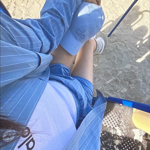 ALO Yoga Women's Blue Striped Matching Set One Size Shirt & Shorts - Picture 5 of 6